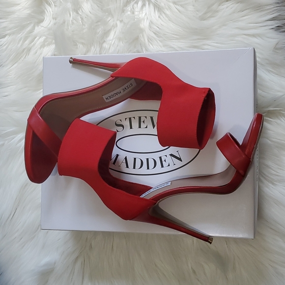 Steve Madden 👠 - Picture 7 of 9